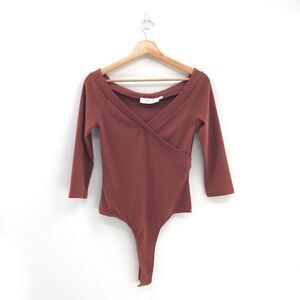 Astr 3/4 Sleeve Wide Neck Bodysuit MARSALA M‎